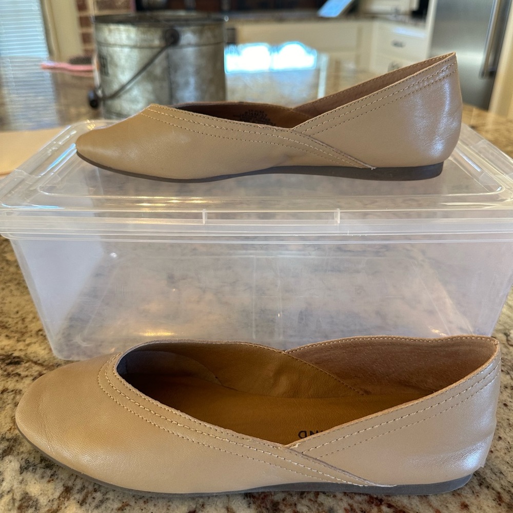 Women’s Lucky Brand Flats Size 6.5